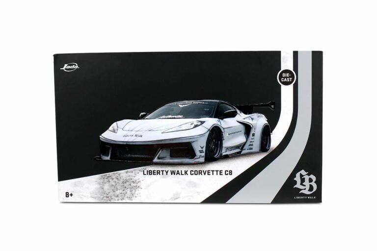 Liberty Walk - 1:24 Corvette C8 (Toyo Tires Awthentik) Diecast